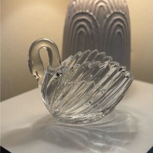 Gloria Vanderbilt Crystal Swan Bowl